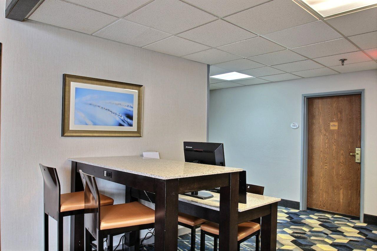 Baymont By Wyndham Madison West/Middleton Wi West Hotel Buitenkant foto